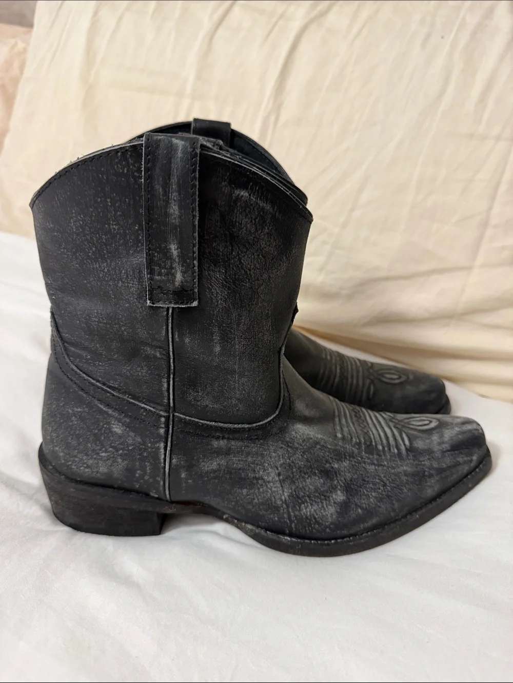 Classic women’s Roper Black Western Boots - Distressed Leather